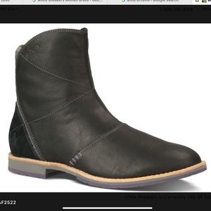Anhu (Teva) Black Leather Ankle Boot 8.5